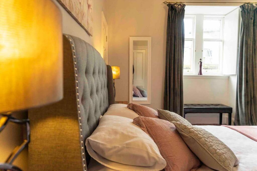 Spacious City Centre Apartment Full Of Character Inverness Exterior photo